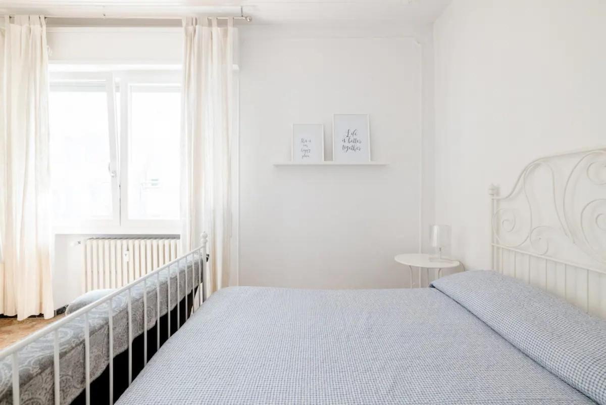 Spaziosa Matrimoniale Nel Centro Di Modena Apartment Exterior foto